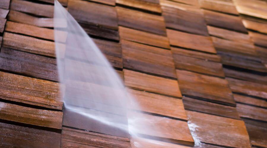 Professional gutter cleaning in Richland, IA